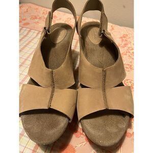 Clarks Artisan Sandals Nubuck Leather Cork Wedge Tan Brown Women's Sz 9.5M/EU 41